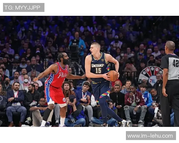 恩比德虽坐板凳却见证队友逆转精彩时刻贡献25分7篮板5助攻致敬登哥