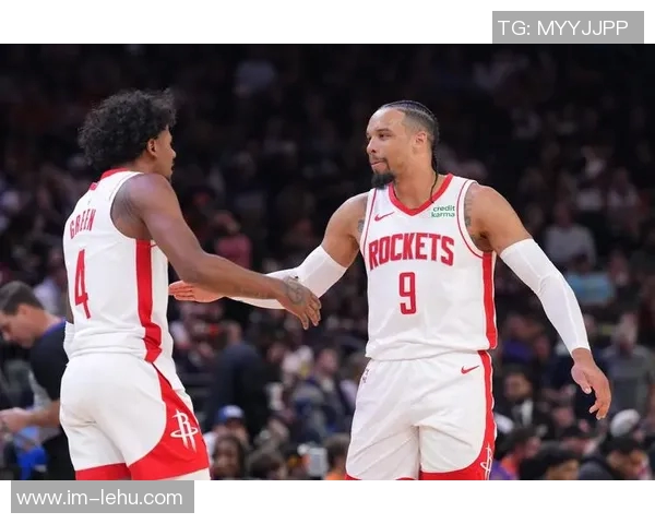 狄龙在比赛中表现出色半场10投7中砍下19分三分球命中率高达50